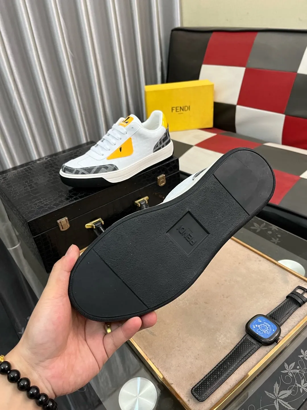 Men's shoes 💰400⌚️⌚️[fendi] Fendi classic and comfortable men, this complex sneaker is made of soft calfskin➕genuine leather lining➕original ultra-light rubber material with rough outsole. This unique and light style is suitable for the casual and refined sensibility of this season. It is comfortable and natural on the feet. It is an everyday style for casual travel in autumn and winter! 38−443️⃣colors available